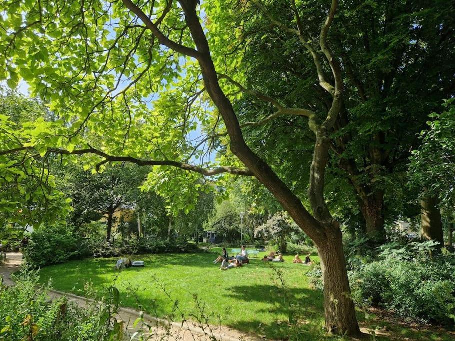 Cosy 1br With Outside Space Neighboring Le Marais *